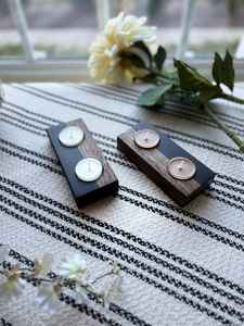 เชิงเทียนเรซิ่นและไม้ งานแฮนด์เมดระดับพรีเมียม ทำจากไม้เนื้อแข็ง ผสมเรซิ่น ดีไซน์หรูหรา ทนทาน เหมาะสำหรับการให้แสงสว่างในบรรยากาศ - Product Image 3