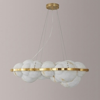 Lustre LED suspendu en résine imitation albâtre avec cadre en fer doré de luxe pour salle à manger et villa
