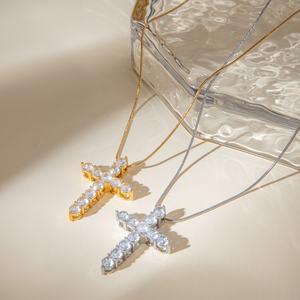 Colliers Pendentifs Croix en Acier Inoxydable Plaqué Or avec Zircon, Bijoux Personnalisés Permanents, Vente en Gros pour Hommes et Femmes - Product Image 3