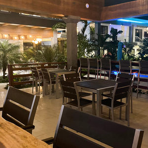 Coets resistente a altas temperaturas marco de aluminio cepillado plástico madera patio restaurante <span class=keywords><strong>terraza</strong></span> al aire libre juego de <span class=keywords><strong>mesa</strong></span> <span class=keywords><strong>y</strong></span> silla - Product Image 5