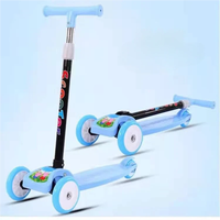 Trottinette pliable moderne à trois roues pour enfants avec capteur, hauteur réglable, roues en plastique légères, frein arrière et pédale élargie 3-6 ans