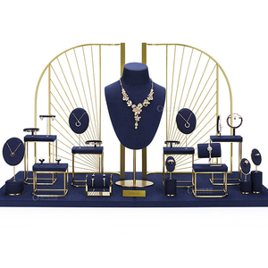 Ensemble de présentoirs à bijoux en métal de haute qualité, présentoirs à bijoux en velours de luxe fabriqués en usine, présentoirs à bijoux personnalisés pour vitrine de magasin - Product Image 3