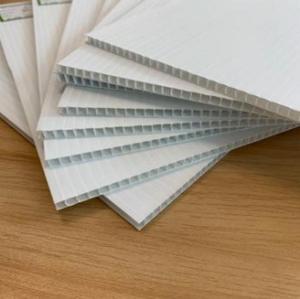 Hoja corrugada colorida de PP de 4 pies x 8 pies a precio de fábrica/hoja hueca de PP para materiales de impresión - Product Image 1