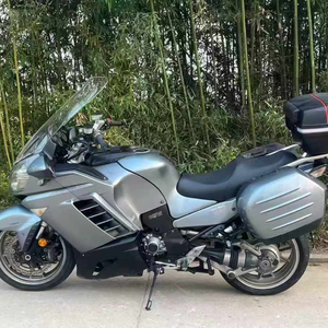 Moto de tourisme Kawasaki <span class=keywords><strong>GTR1400</strong></span> d'occasion, équipement haut de gamme. Moteur 1400cc à quatre cylindres en ligne, transmission par arbre, ABS, pare-brise électrique et valises de transport - Product Image 1