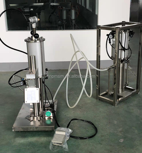 Machine de <span class=keywords><strong>remplissage</strong></span> automatique d'aérosol pour le gel de rasage d'huile de nettoyant de frein désodorisant la poudre de crème solaire LPG sertissant et couvrant - Product Image 2