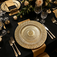 Assiettes de présentation de luxe 13 pouces pour mariage, en plastique PP doré, motif personnalisé, durables et réutilisables, pack de service pour dîner, modèle 2026 très apprécié des utilisateurs