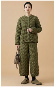 Ensemble deux pièces décontracté pour femme, en polyester matelassé plissé, couleur marron élégante, longueur cheville, ample, écologique, un ensemble fiable - Product Image 6