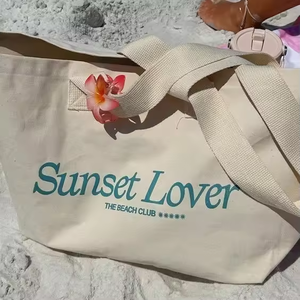 Sac fourre-tout de plage surdimensionné en toile de coton 12OZ avec cordon de serrage, motif lettres, logo et couleur personnalisables pour cadeaux et achats - Product Image 3