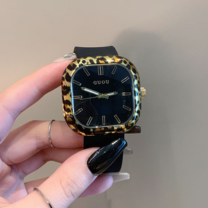 Nuevo Reloj de Mujer con Esfera Grande, Correa de Silicona, Casual, Neutro, Resistente al Agua, con un Diseño Único de Leopardo - Product Image 1