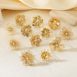 Bague géométrique multicouche en acier inoxydable haut de gamme, style rétro européen et américain, motif <span class=keywords><strong>tournesol</strong></span>, style <span class=keywords><strong>cour</strong></span>, pour femme, dorée et tendance - Product Image 1