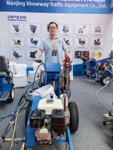 SHOWWAY Double Gun <b>Hand</b> Push Cold Spray Road Marking Machine With 5.5HP Engine Automatic Road Marking Machine - Product Image 3