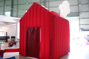 Tente gonflable pour l'événement commercial PLUTO PUPS - Imperméable, résistante au soleil, installation facile - Product Image 3