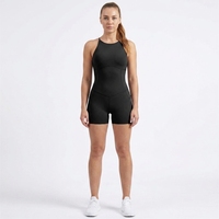 SUUKSESS Ensemble de sport respirant 2 pièces pour femme, avec short de yoga uni à effet froncé discret rehausseur de fessier, poches et débardeur dos nu à col en V et bretelles