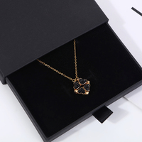 Boîte à bijoux de luxe personnalisée en carton noir écologique et biodégradable avec gaufrage et lamination mate, tiroir coulissant intégré