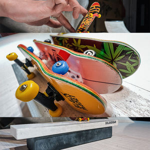 Vente en gros de skateboards à doigts en bois d'érable personnalisés, mini skateboards à doigts en bois - Product Image 4