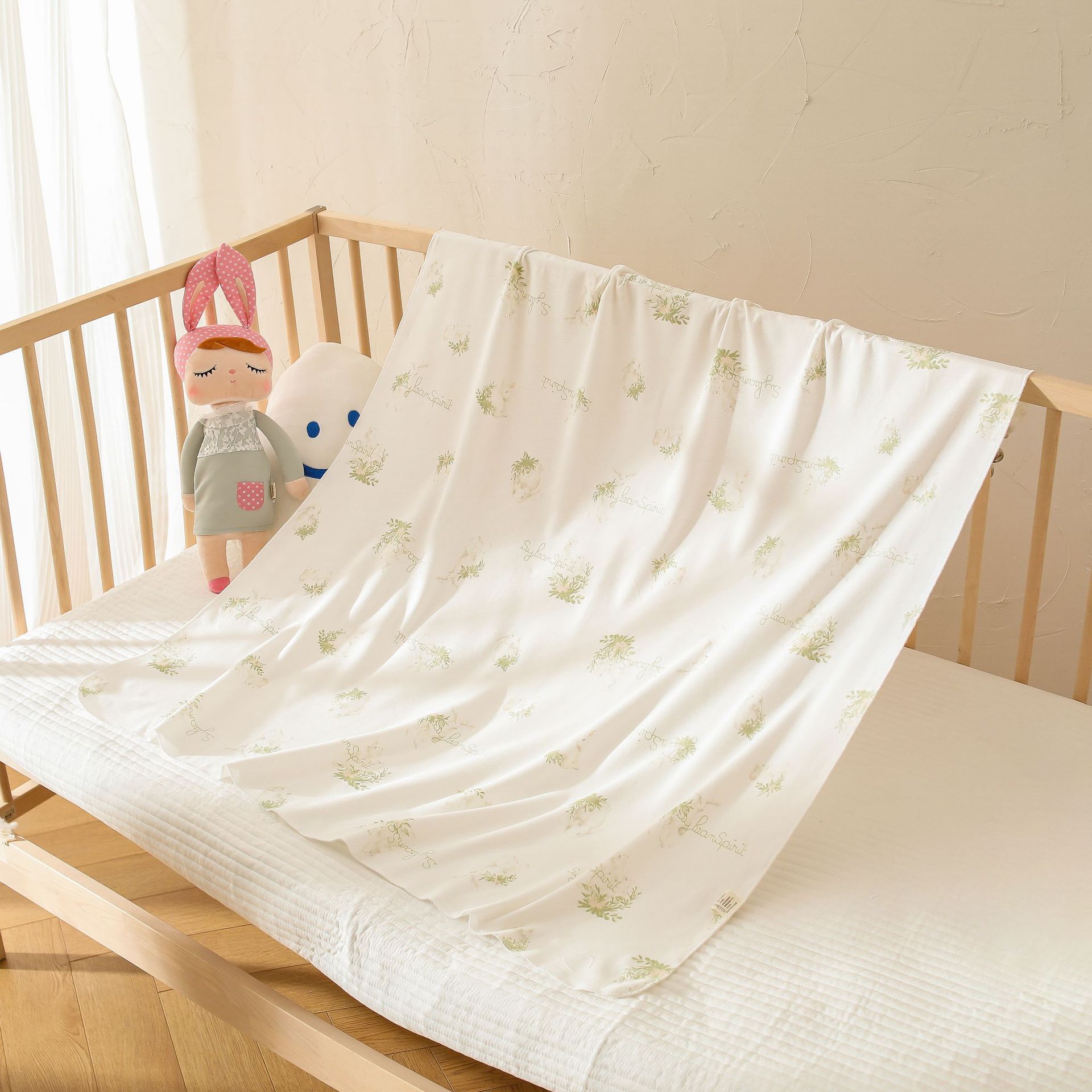 Elan vert tenant un simple (simple couche)