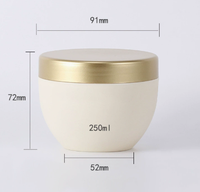 Pot en PP à paroi simple de 250 ml personnalisé en gros, grande capacité avec couvercle doré mat (pot rose mat et bleu mat)