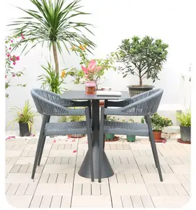 ยุโรปออกแบบเฟอร์นิเจอร์กลางแจ้งโต๊ะโลหะชุดเก้าอี้สวนเฟอร์นิเจอร์หวายหวายเก้าอี้