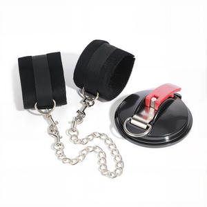 Гладкие секс-игрушки для взрослых, наручники на присоске, SM реквизит, тренировочные кожаные наручники, маленькие круглые альтернативные игрушечные наручники - Product Image 1