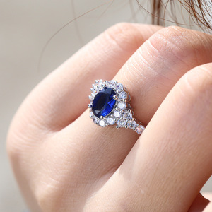 Anello di Fidanzamento di Lusso con Gemma Blu per Donne, Elegante Gioiello da Dito alla Moda - Product Image 2
