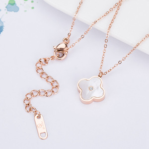 Collar con Colgante de Flor Moderno, Cadena de Clavícula de Acero Inoxidable en Oro Rosa, Joyería para Mujer, Regalo - Product Image 1