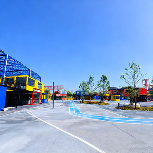 Containers Creëren Caféwinkel Op De Hoek Van De Straat En Eetstraten In Industriële Stijl In De Stad - Product Image 6