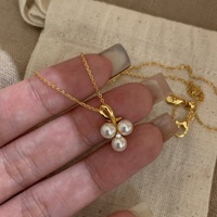 Collier Pendentif Petite Grappe de Raisins, Perles d'Imitation, Mode Luxe Léger, Romantique, Minimaliste Français, Bijou de Cou