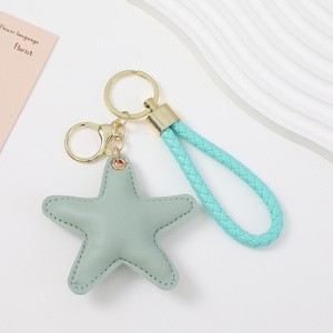Porte-clés étoile à cinq branches en cuir PU souple avec dragonne tressée, pendentif de sac couleur unie Kawaii, pour clés de voiture portables - Product Image 3