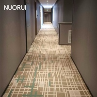Kommerzieller Wand-zu-Wand-Teppich Nylon 6 Bedruckter Teppich Modernes Liner- und Abstraktes Design für Hotelkorridore und Hochfrequenzbereiche