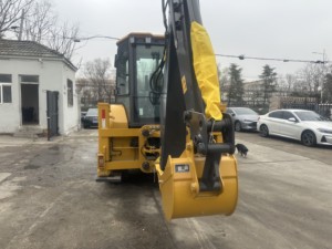 Chargeuse-pelleteuse XC870HK de haute qualité de Chine, 4x4, avec godet 4-en-1 et plancheuse, à vendre - Product Image 3