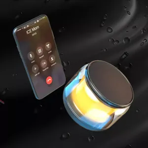 Vente en gros Mini haut-parleur Led sans fil rechargeable Lecteur MP3 Lumière colorée clignotante RVB Petit haut-parleur portable rond