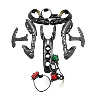 Kit intérieur en fibre de carbone de haute qualité pour Ferrari F8 Tributo, comprenant des aérations en fibre de carbone, une console centrale et des palettes de changement de vitesse - Product Image 1
