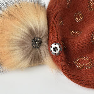 Bonnets d'hiver en laine pour femmes <span class=keywords><strong>Pompon</strong></span> en fourrure à bord Rhinestone Mouth Pattern Bobble Hat Wholesale Skullies Hat - Product Image 6