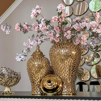 Vases en céramique texturés en forme de pétales dorés, vente en gros