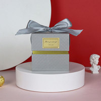 Boîte cadeau rigide carrée en papier artistique écologique avec lettres LOVE en feuille d'or, poignée en cuir PU, pour emballage de souvenirs de mariage pour invités