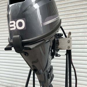 Motor fueraborda de 30 HP, 4 tiempos, EFI, 747 cc, 3 cilindros, con arranque eléctrico, control remoto/timón - Product Image 4