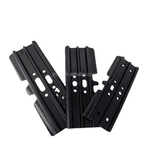 500 600 700 PC120 PC130 PC150 PC180 <span class=keywords><strong>Triple</strong></span> <span class=keywords><strong>Grouser</strong></span> ติดตามแผ่นรองเท้าแผ่นเหล็กกว้าง PC200มม. PC210มม. PC220มม. สำหรับโคมัตสุ - Product Image 1