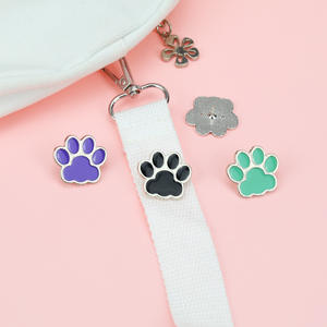 Lindo Metal Pin insignias bolsa camisas broches con perro gato pata garras huellas impresión aleación Peltre accesorios empaquetados a granel - Product Image 4