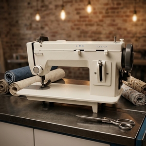 Machine à coudre domestique à bras long, point noué, simple aiguille, point plat, pour cuir, usage intensif, avec transport par pied, prix - Product Image 1