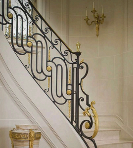 Rampe d'escalier en fer forgé de luxe avec accents dorés, balustrade décorative en métal, panneau de main courante moderne pour escalier intérieur - Product Image 1