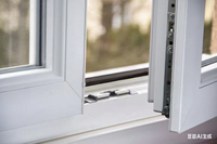 Fenêtres en PVC de style européen minimaliste sur mesure, double vitrage, verre trempé, fenêtres à battants pliants verticaux pour cuisine et villa