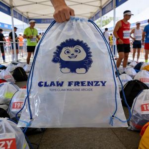 Sac à dos personnalisé transparent en PE avec cordon de serrage pour machine à griffes, sac promotionnel pour jouets d'arcade, rangement d'équipement sportif et de gym - Product Image 4