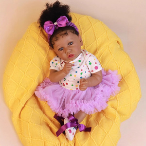 Muñeca Bebé Realista Afroamericana <span class=keywords><strong>HOOMAI</strong></span>, con Cuerpo de Silicona Suave, 22 Pulgadas, el Mejor Regalo de Cumpleaños para Niños de 14 Años - Product Image 4