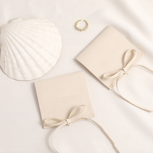 Pochettes à bijoux en microfibre personnalisées en gros, roses avec logo, pour l'emballage et le rangement des boucles d'oreilles, sac à bijoux en microfibre - Product Image 4