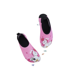 Chaussures <span class=keywords><strong>de</strong></span> plage à séchage rapide TPR neuves pour le commerce transfrontalier, chaussures <span class=keywords><strong>de</strong></span> parc aquatique antidérapantes, chaussures <span class=keywords><strong>de</strong></span> natation respectueuses <span class=keywords><strong>de</strong></span> la <span class=keywords><strong>peau</strong></span>, chaussures d'eau pieds nus - Product Image 5