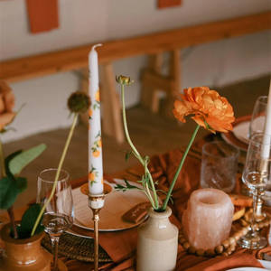 Velas Cónicas Rojas de 30 cm para Decoración de Bodas y Cenas, con Diseño de Flores Pintadas a Mano de Huaming Summer Oranges, Paquete de 30 Velas Cónicas Altas de Color Rosa Intenso - Product Image 3