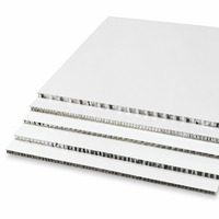 Plafond en panneaux larges en aluminium alvéolaire de style moderne, résistant au feu, écologique, anti-humidité, anti-graisse, revêtement PVDF, garantie 5 ans