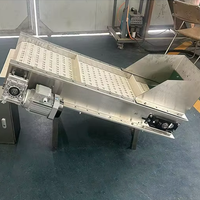 Transportador de cinta modular con deflector para transportar cubitos de hielo Filtrado automático de escoria de hielo y transportador de material de elevación