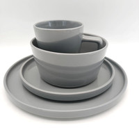 Service de table en céramique écologique de 16 pièces avec motif végétal, assiettes noires pour les mariages et les fêtes