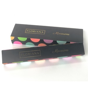 Boîte d'emballage personnalisée en carton recyclable pour macarons, chocolats et sucreries, avec logo gaufré à l'or et séparateur en papier - Product Image 4